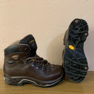 Women’s Hiking Boots